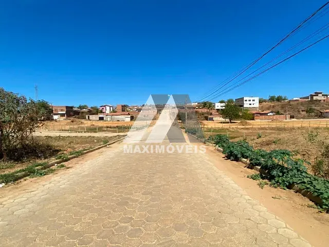 Terreno com 360m², à venda, no bairro São Francisco em Araçuaí