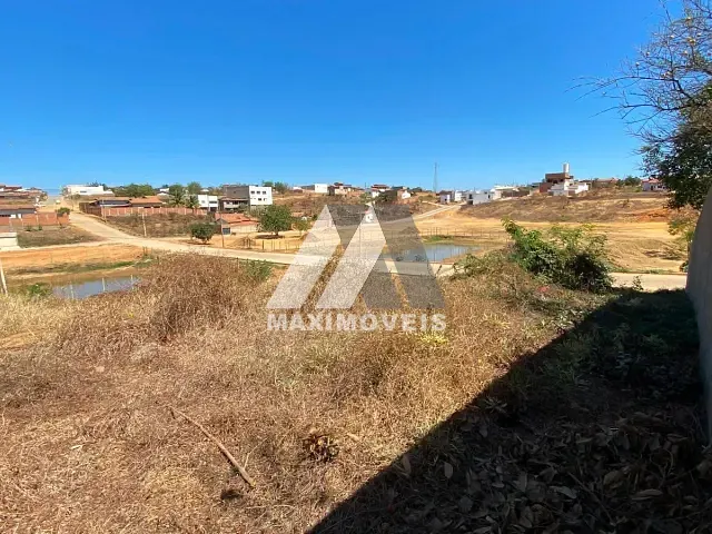 Terreno com 360m², à venda, no bairro São Francisco em Araçuaí