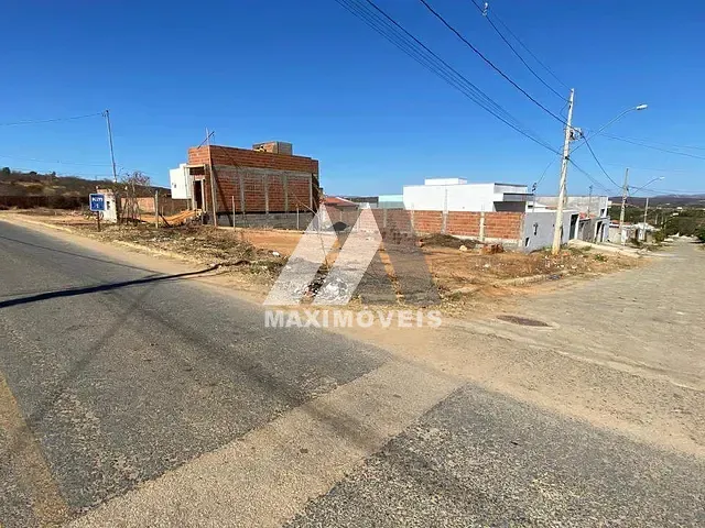 Terreno com 174m², à venda, no bairro J K em Araçuaí