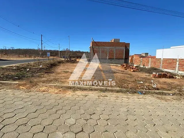Terreno com 174m², à venda, no bairro J K em Araçuaí