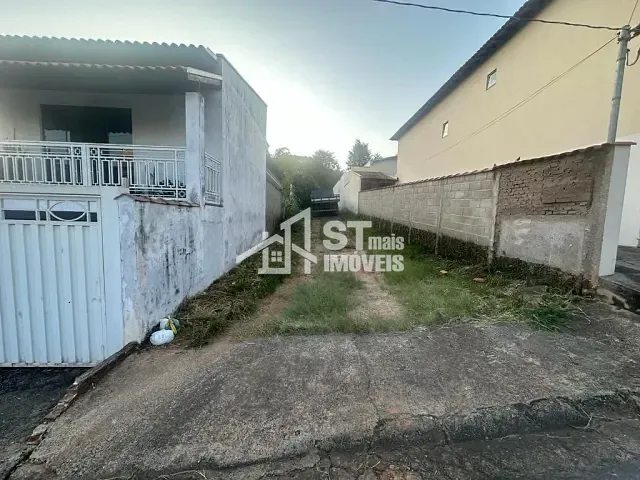 Terreno com 270m², à venda, no bairro Vila Samambaia em Andradas