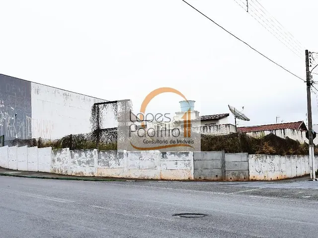 Terreno com 700m², à venda, no bairro Atibaia Jardim em Atibaia
