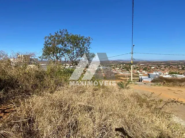Terreno com 360m², à venda, no bairro São Geraldo em Araçuaí