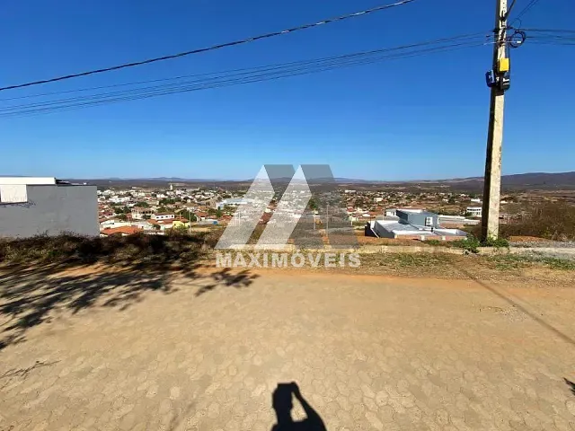 Terreno com 360m², à venda, no bairro São Geraldo em Araçuaí