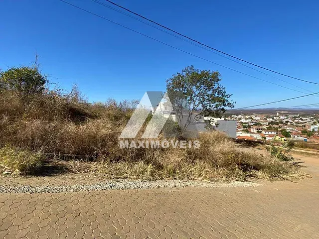 Terreno com 360m², à venda, no bairro São Geraldo em Araçuaí