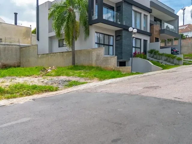 Terreno à venda, no bairro Campo Comprido em Curitiba