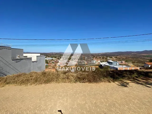 Terreno com 360m², à venda, no bairro São Geraldo em Araçuaí