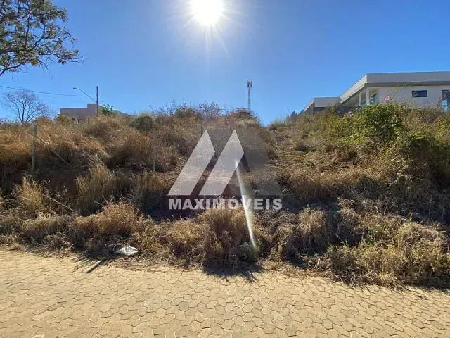 Terreno com 360m², à venda, no bairro São Geraldo em Araçuaí