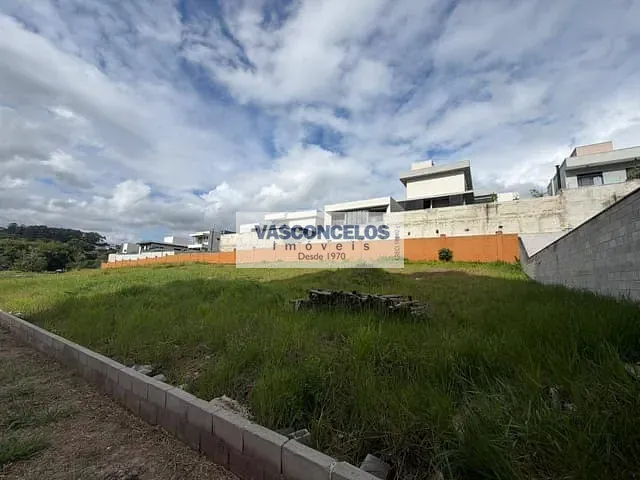 Terreno com 678m², à venda, no bairro Colinas do Paratehy em São José dos Campos