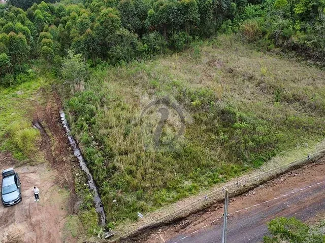 Terreno com 553m², à venda, no bairro Centro em Poço das Antas