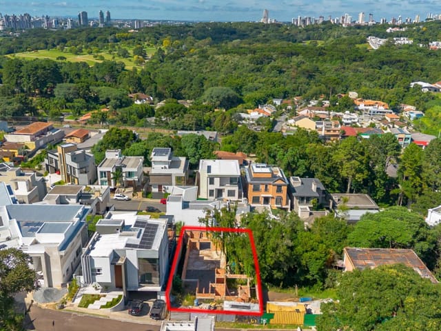 Terreno com 710m², à venda, no bairro Cascatinha em Curitiba