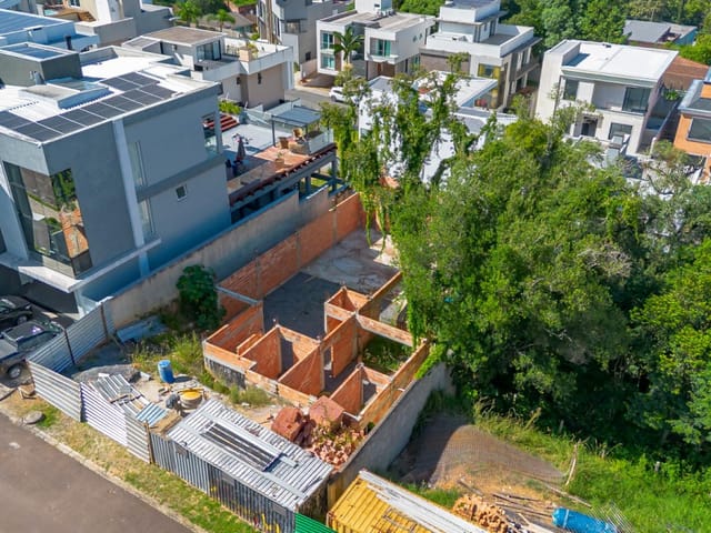 Terreno com 710m², à venda, no bairro Cascatinha em Curitiba