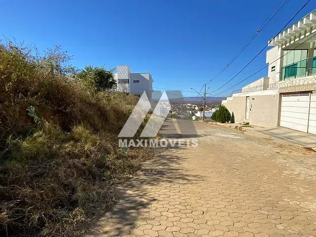 Terreno com 360m², à venda, no bairro São Geraldo em Araçuaí