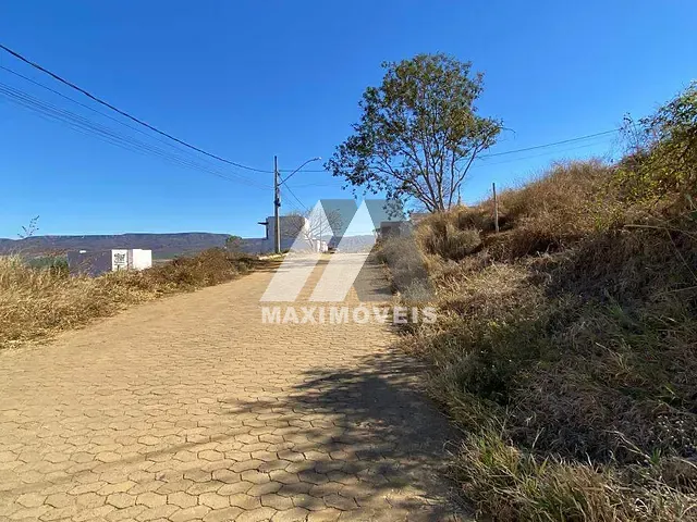 Terreno com 360m², à venda, no bairro São Geraldo em Araçuaí