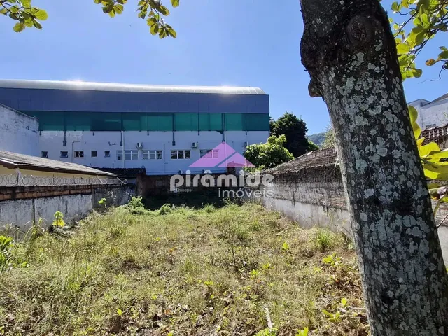 Terreno com 330m², para alugar, no bairro Sumaré em Caraguatatuba