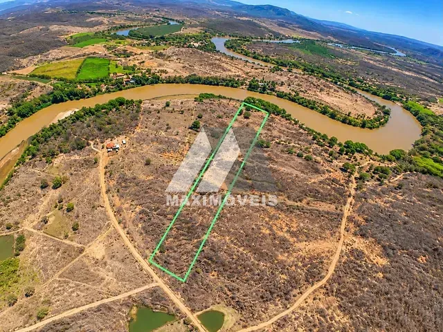 Chácara com 20680m², à venda, no bairro Centro em Araçuaí