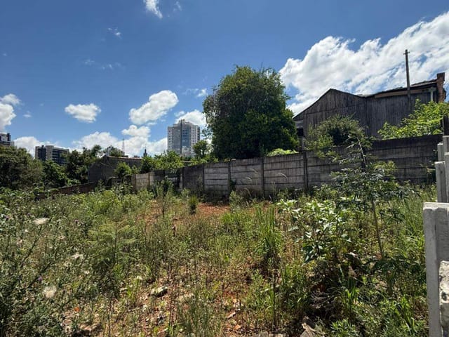 Terreno com 249m², à venda, no bairro Uvaranas em Ponta Grossa