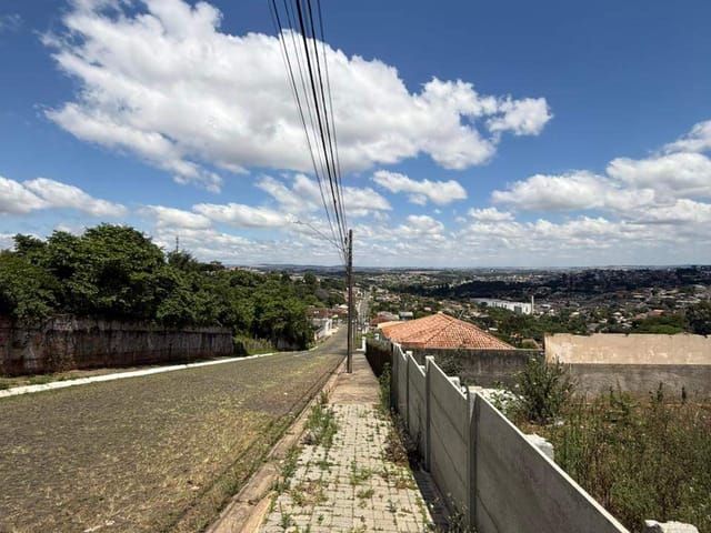 Terreno com 249m², à venda, no bairro Uvaranas em Ponta Grossa