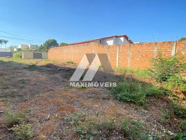 Terreno com 360m², à venda, no bairro J K em Araçuaí
