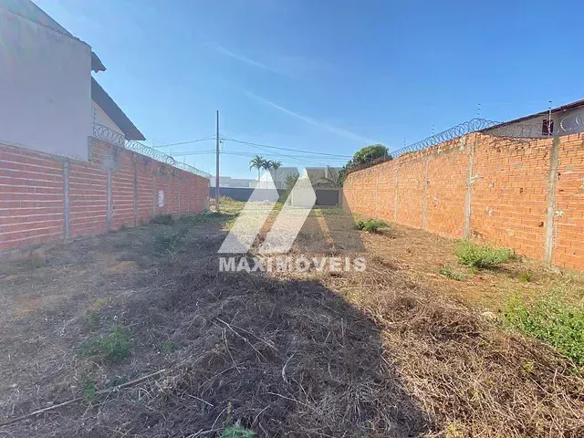 Terreno com 360m², à venda, no bairro J K em Araçuaí