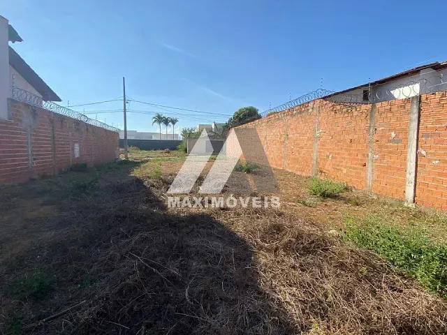 Terreno com 360m², à venda, no bairro J K em Araçuaí