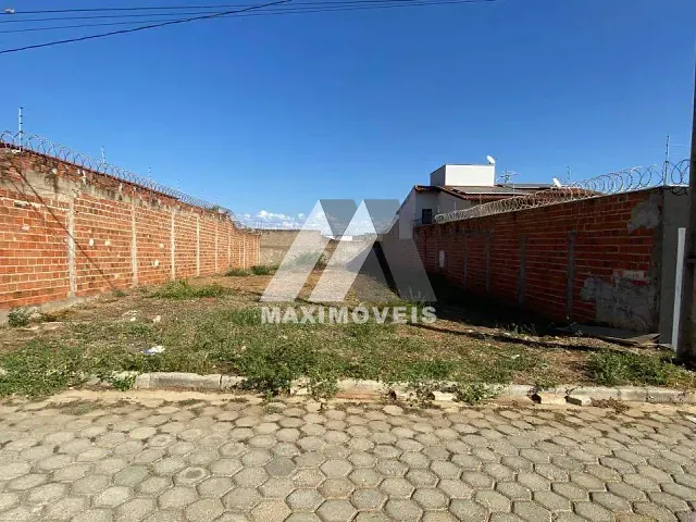 Terreno com 360m², à venda, no bairro J K em Araçuaí