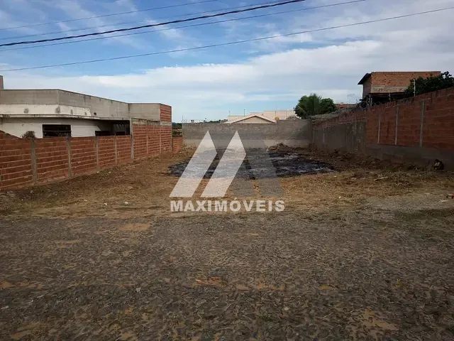 Terreno com 180m², à venda, no bairro Santa Tereza em Araçuaí