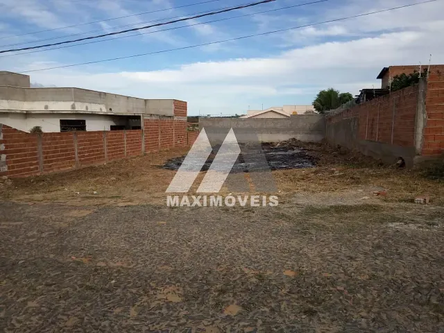 Terreno com 180m², à venda, no bairro Santa Tereza em Araçuaí