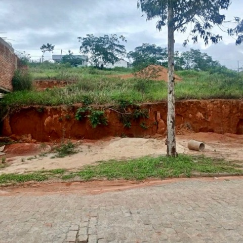 Terreno com 450m², à venda, no bairro Jardim Guanabara  em Macaé