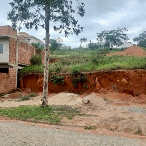 Terreno com 450m², à venda, no bairro Jardim Guanabara  em Macaé