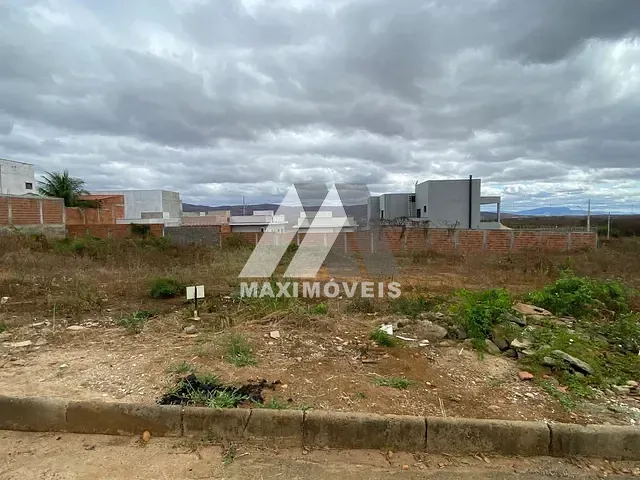 Terreno com 300m², à venda, no bairro São Mateus em Araçuaí