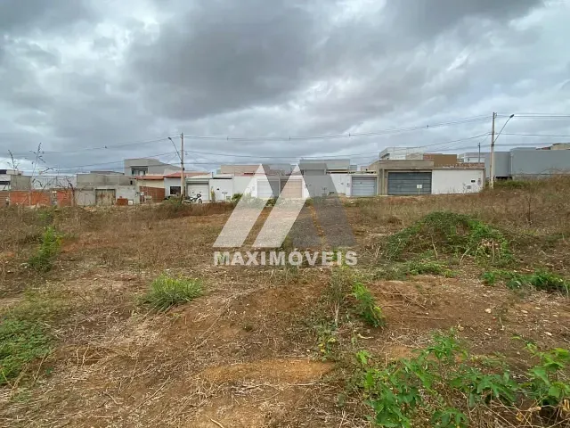 Terreno com 300m², à venda, no bairro São Mateus em Araçuaí