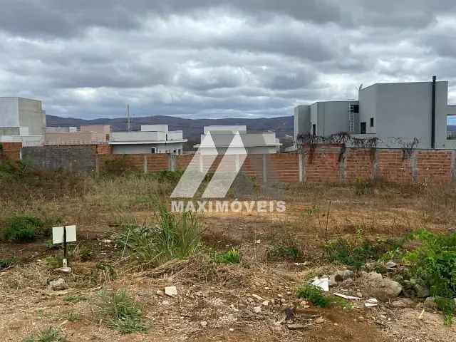 Terreno com 300m², à venda, no bairro São Mateus em Araçuaí