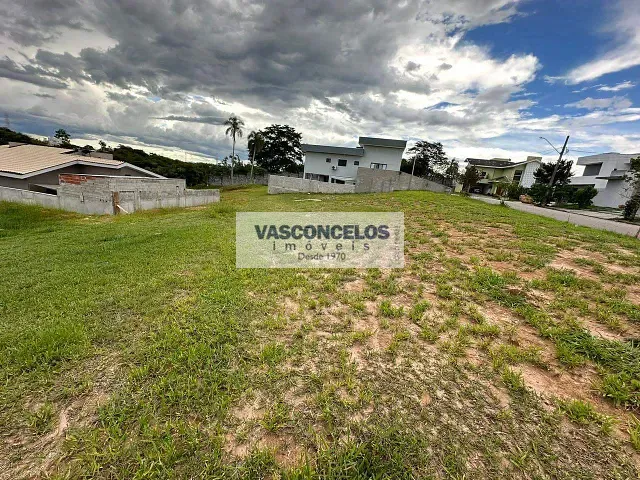 Terreno com 354m², à venda, no bairro Bairro do Grama em Caçapava