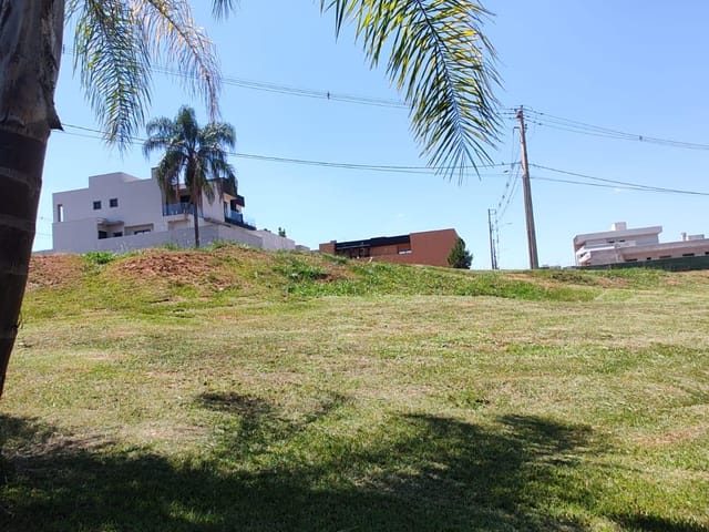 Terreno com 322m², à venda, no bairro Contorno em Ponta Grossa