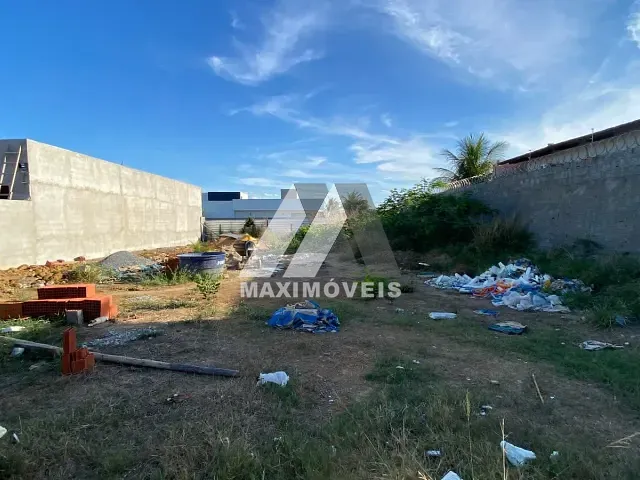 Terreno com 180m², à venda, no bairro São Francisco em Araçuaí