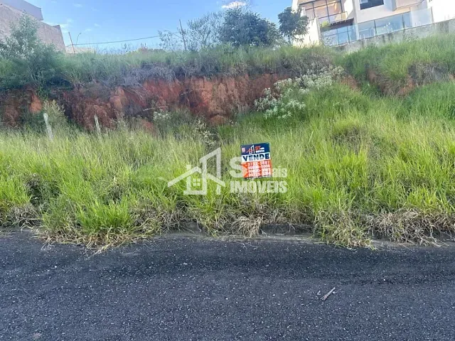 Terreno com 302m², à venda, no bairro Veredas da Serra em Andradas