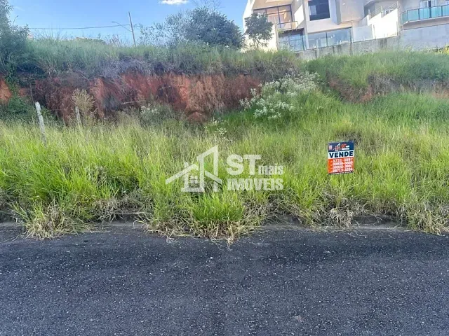 Terreno com 302m², à venda, no bairro Veredas da Serra em Andradas