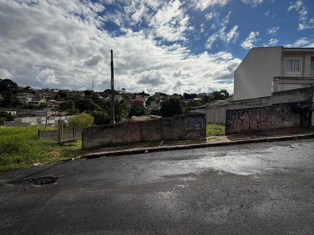 Terreno com 600m², à venda, no bairro Oficinas em Ponta Grossa