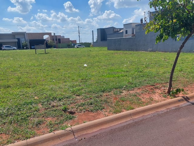 Terreno com 250m², à venda, no bairro Residencial Boa Vista em Birigüi