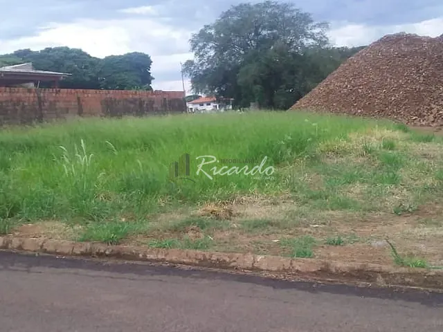 Terreno com 283m², à venda, no bairro Centro em Sabáudia