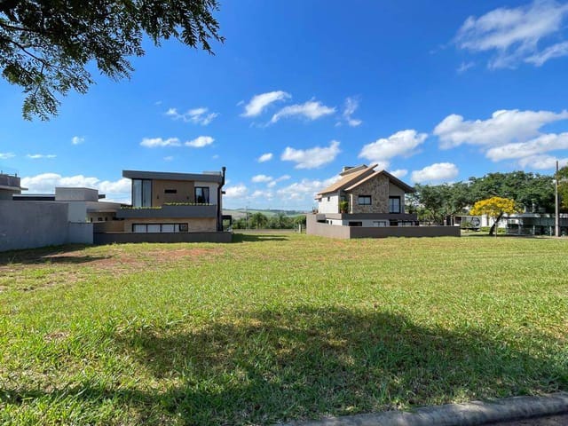 Terreno com 303m², à venda, no bairro Jardim Carvalho em Ponta Grossa