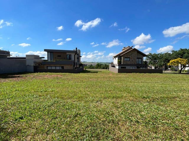 Terreno com 303m², à venda, no bairro Jardim Carvalho em Ponta Grossa