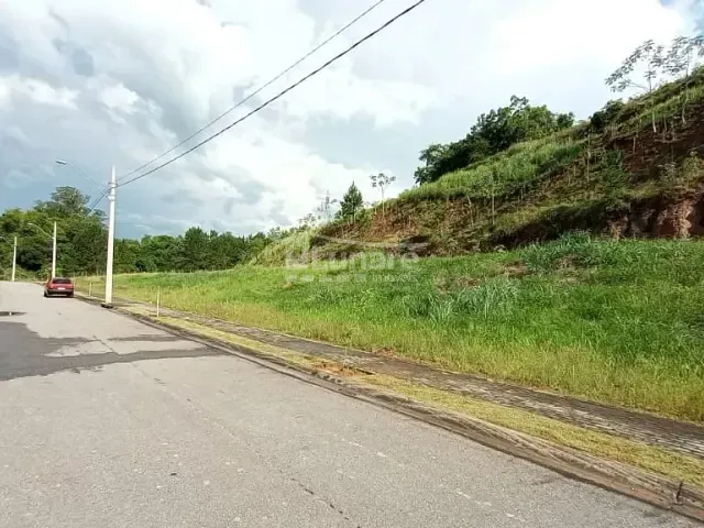 Terreno com 900m², à venda, no bairro Estância Guararema em Guararema