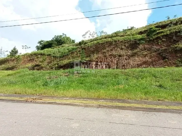 Terreno com 900m², à venda, no bairro Estância Guararema em Guararema
