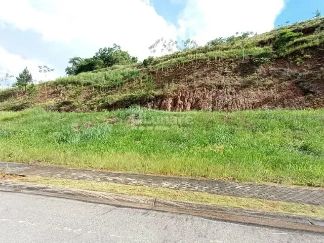 Terreno com 900m², à venda, no bairro Estância Guararema em Guararema