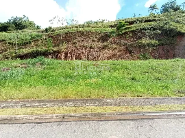 Terreno com 900m², à venda, no bairro Estância Guararema em Guararema