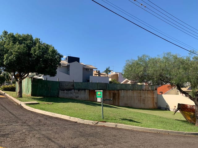 Terreno com 300m², à venda, no bairro Aurora em Londrina