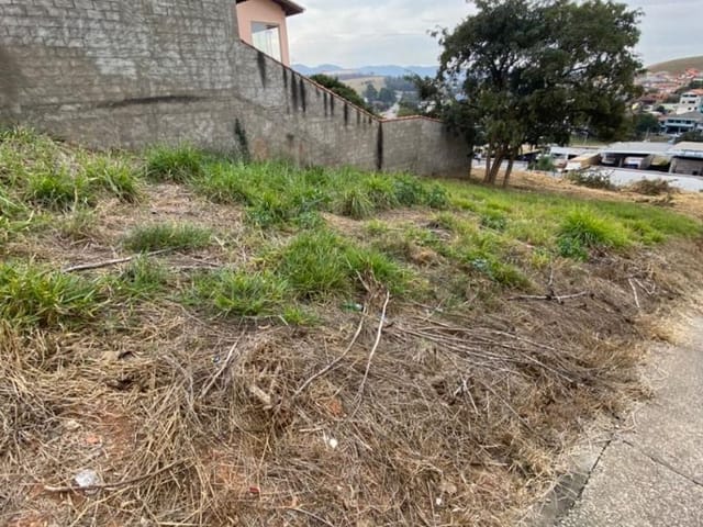Terreno com 333m², à venda, no bairro Centro em Extrema