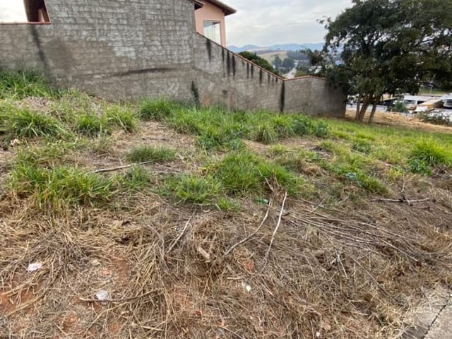 Terreno com 333m², à venda, no bairro Centro em Extrema